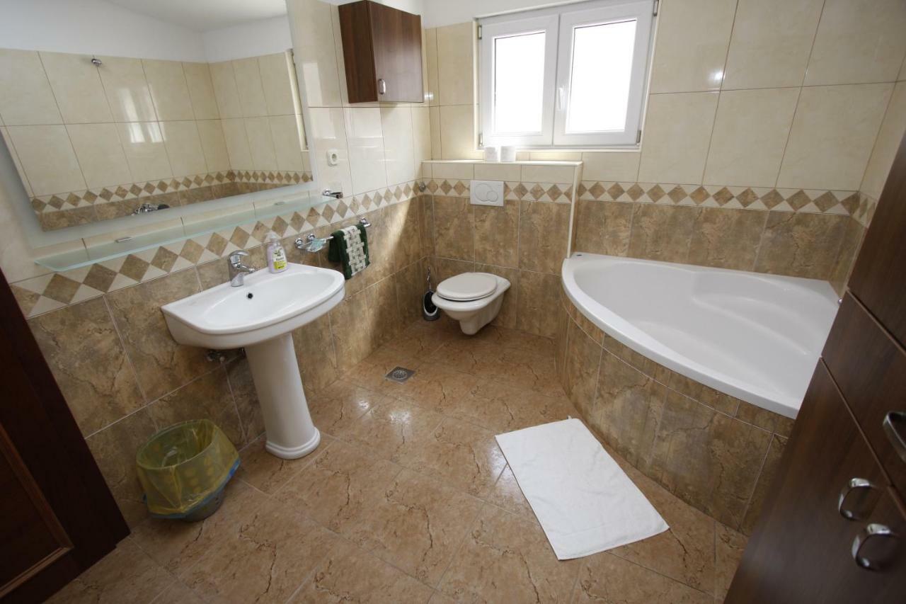 Mitan Apartman Tučepi Exterior foto